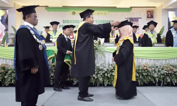 Pengukuhan Prof. Dr. Any Ismayawati, S.H., M.Hum sebagai guru besar dalam bidang Ilmu Hukum pada Fakultas Syariah (Foto: Radar Kudus)