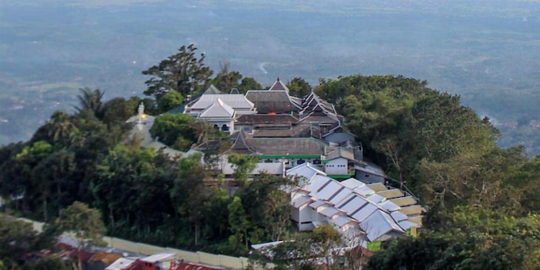 Fakta dan Keunikan Kabupaten Kudus Bagian 1 2 5 fakta menarik masjid sunan muria di kudus lokasinya berada di puncak gunung