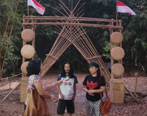 Gelar Budaya "Ngangsu Banyu" Sebagai Pemersatu Kebudayaan Akan Digelar 18-20 Agustus 2023 1 Koordinator Gelar Budaya, Asa Jatmiko mempersiapkan Gelar Budaya "Ngangsu Banyu" di RKBBR, Rejosari, Dawe, Kudus yang akan digelar pada 18-20 Agustus mendatang.