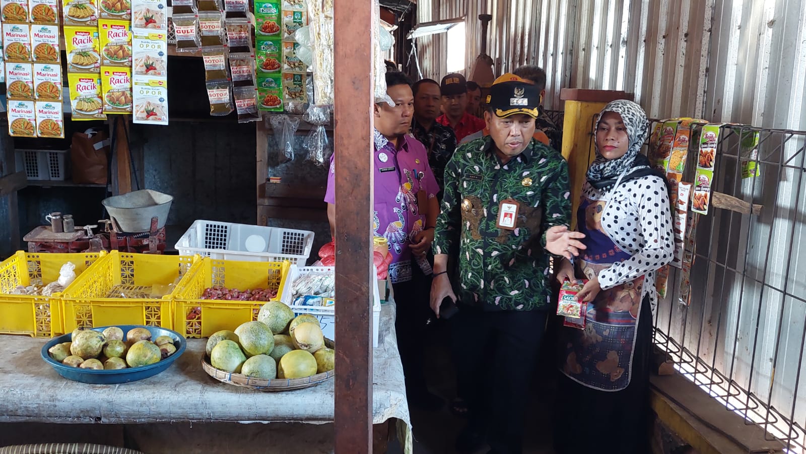 Pj Bupati Jepara kunjungan ke Pasar Apung Demaan untuk memastikan penataan kawasan pada Kamis (31/8/2023) (Foto: Diskominfo Jepara)
