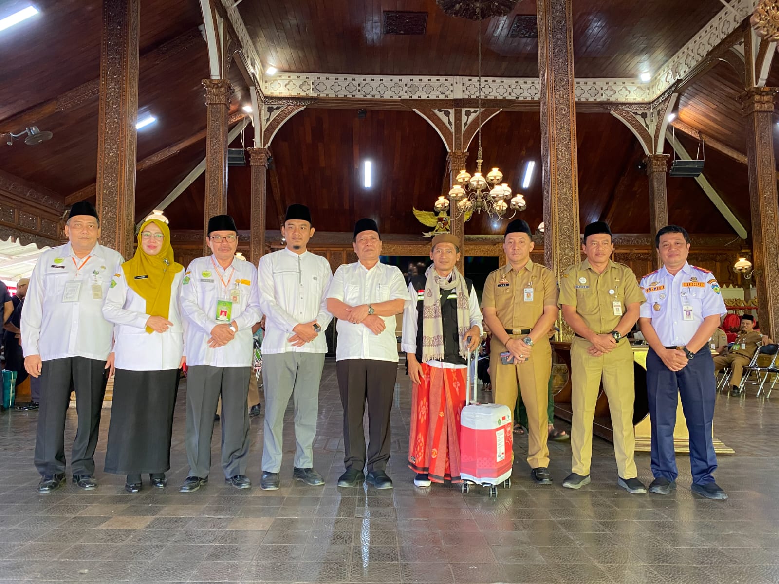 Ketua DPRD Jepara, Haizul Ma'arif menyambut kepulangan jamaah haji asal Jepara di Pendapa Kabupaten Jepara.