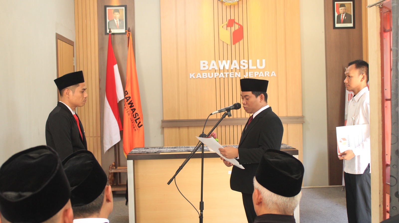 Pelantikan Jamal Istianto jadi Pengganti Antar Waktu (PAW) Panwascam Kedung oleh Bawaslu Jepara pada Rabu (13/9/2023) (Istimewa)