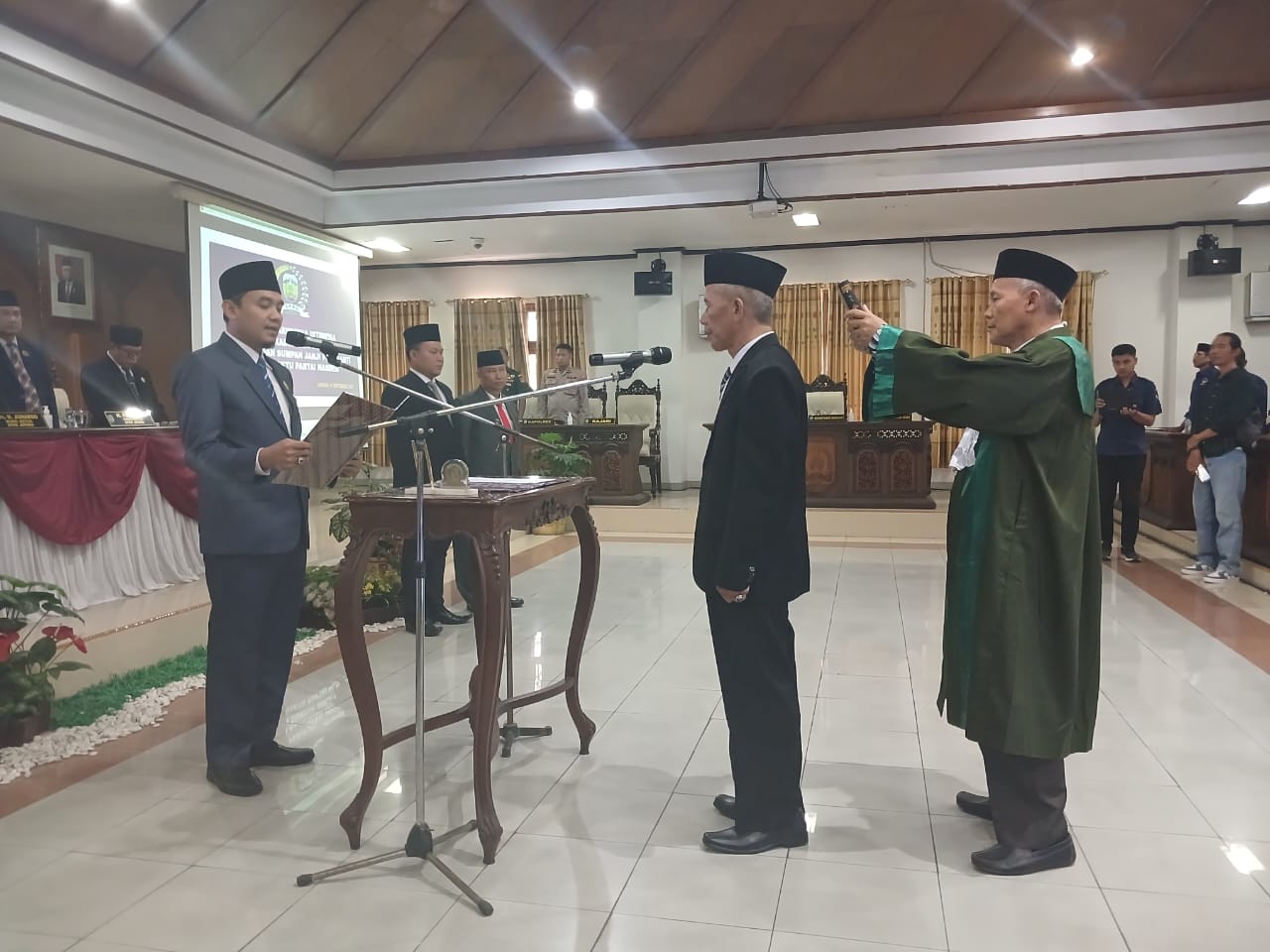 Pelantikan Purwanto sebagai Pengganti Antar Waktu (PAW) DPRD Jepara periode 2019-2024 (KlikFakta/Nur Ithrotul Fadhilah)