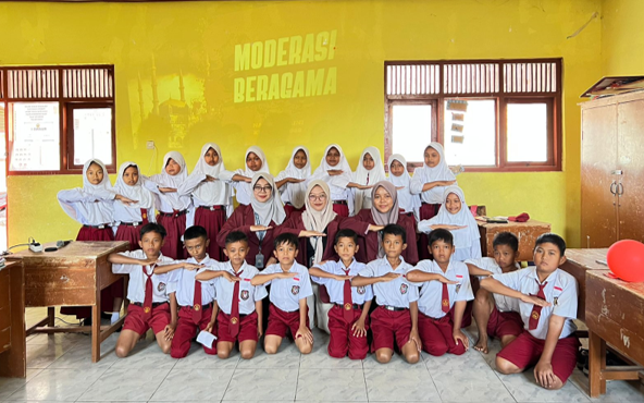 Mahasiswa KKN–IKMB IAIN Kudus mengadakan sosialisasi moderasi beragama kepada siswa kelas 5 dan 6 SD N Bogowanti pada Kamis (7/9/2023) (Dok. Nur Yasin)