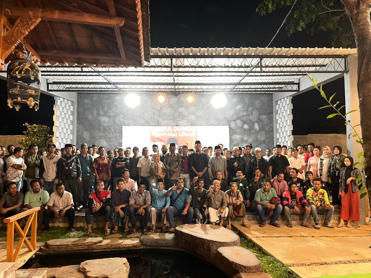 Foto bersama dalam Umbul Dungo Kagem Mas Gibran