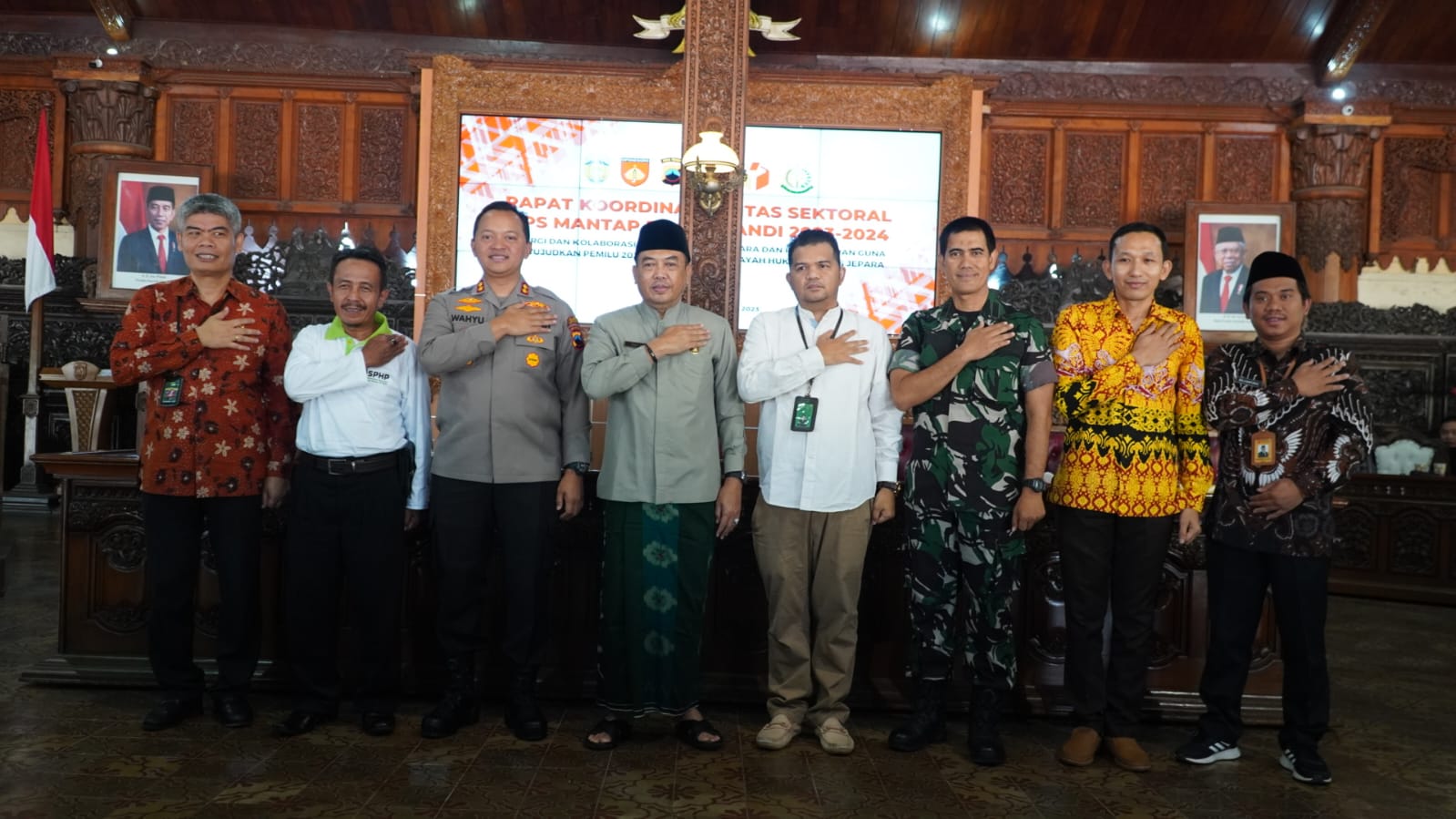 Foto bersama lintas sektoral dalam Rapat Koordinasi Kesiapan Pengamanan Pemilu 2024 pada Jumat (13/10/2023) (Diskominfo Jepara)