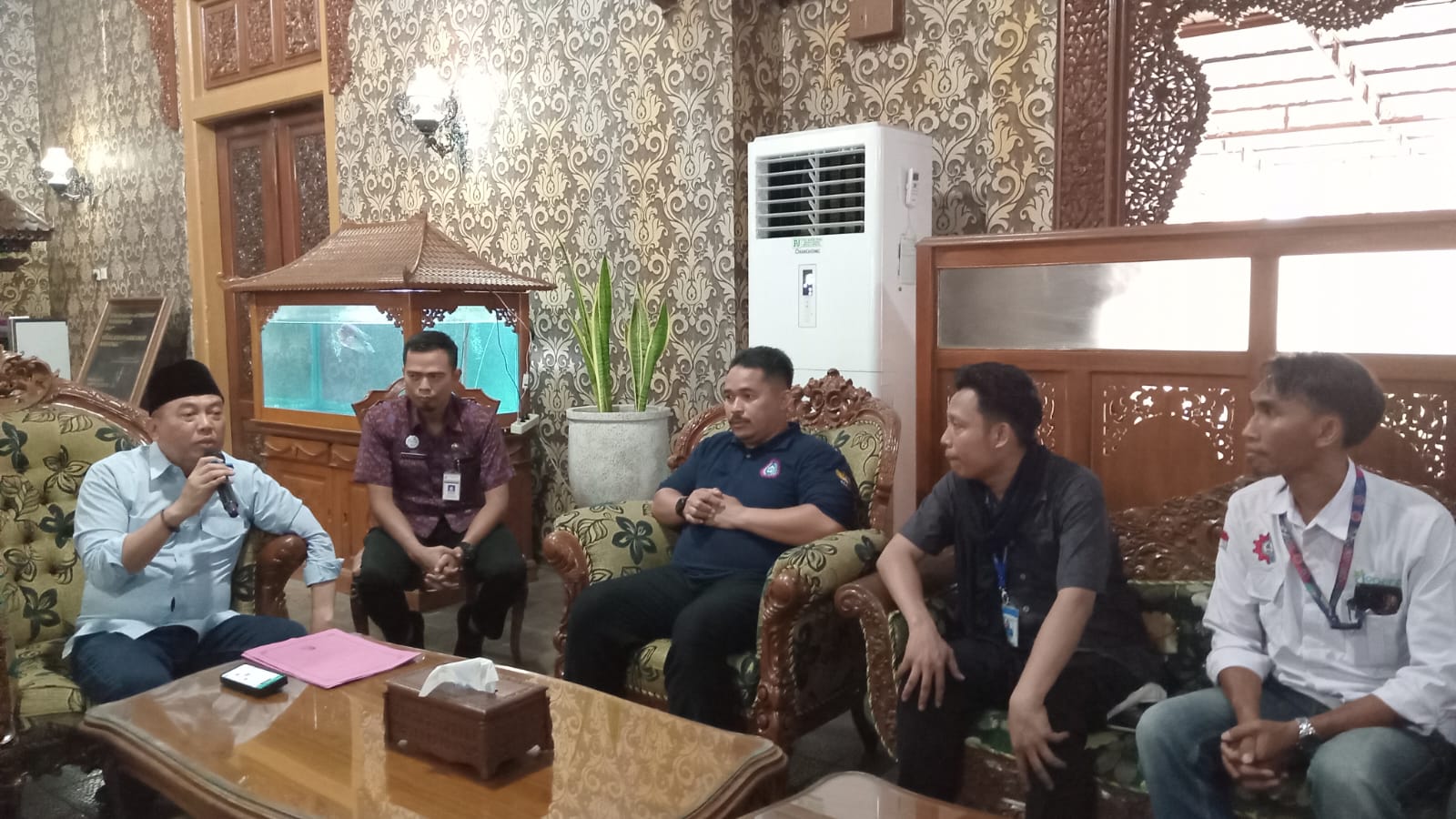 Dialog bersama antara Pj Bupati Jepara dengan perwakilan buruh pada Selasa (10/10/2023) (Diskominfo Jepara)