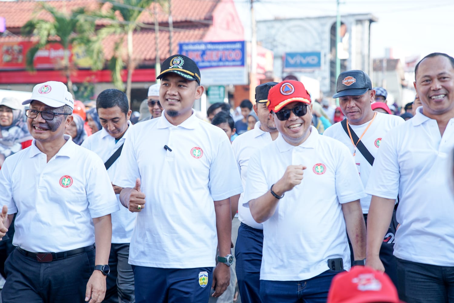 Ketua DPRD Jepara Gus Haiz dalam acara jalan sehat rangkaian acara peringatan Hari Ulang Tahun (HUT) ke-78 PGRI dan Hari Guru Nasional tahun 2023