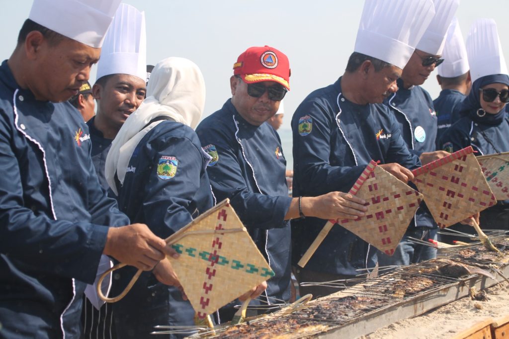 Jepara Catatkan Rekor MURI Membakar Ikan Terbanyak 5 WhatsApp Image 2023 10 15 at 14.00.11 1