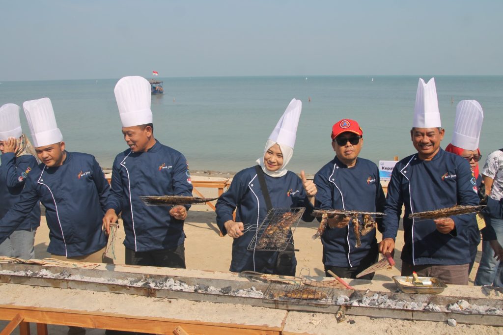 Jepara Catatkan Rekor MURI Membakar Ikan Terbanyak 4 WhatsApp Image 2023 10 15 at 14.00.11 2