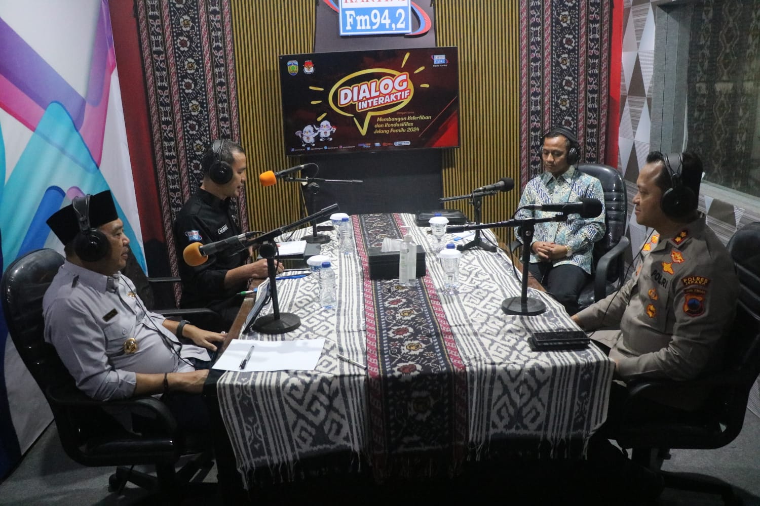 dialog interaktif "Membangun Ketertiban dan Kondusifitas Jelang Pemilu 2024", di Radio Kartini, Selasa 17 Oktober 2023 (Diskominfo Jepara)