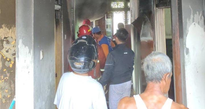 Kondisi rumah ketua komisi A Dewan Perwakilan Rakyat Daerah (DPRD) Jepara H. Agus Sutisna yang terbakar pada Sabtu (21/10/2023) (Istimewa)