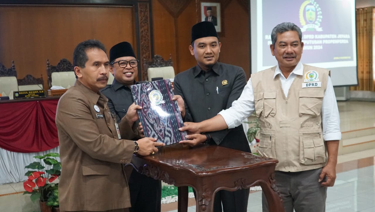 rapat paripurna pengambilan keputusan Program Pembentukan Peraturan Daerah (Propemperda) tahun 2024 di Ruang Graha Paripurna DPRD Jepara pada Selasa siang (1/11/2023) (Bakopi)