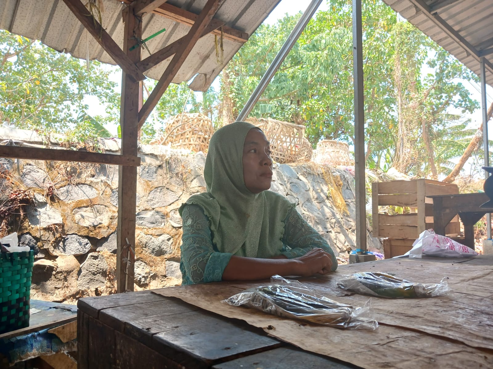 Salah satu pedagang di Pasar Karangaji (Klikfakta/Nur Ithrotul Fadhilah)