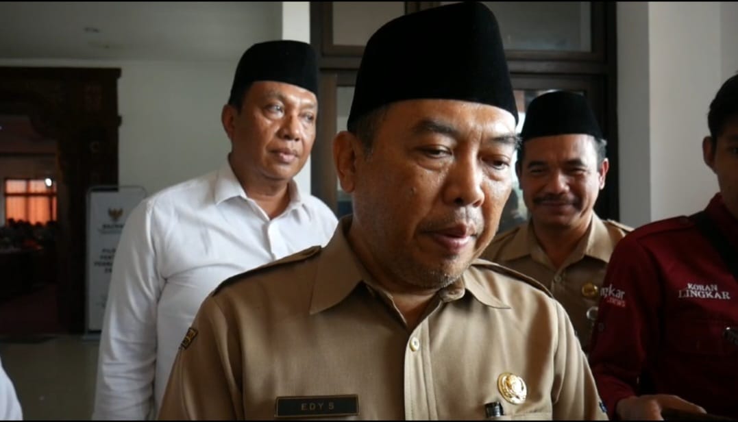 Penjabat Bupati Jepara Edy Supriyanta usai menghadiri acara pekan peduli sosial di aula Mal Pelayanan Publik Kabupaten Jepara pada Senin (6/11/2023) (KlikFakta/Nur Ithrotul Fadhilah)