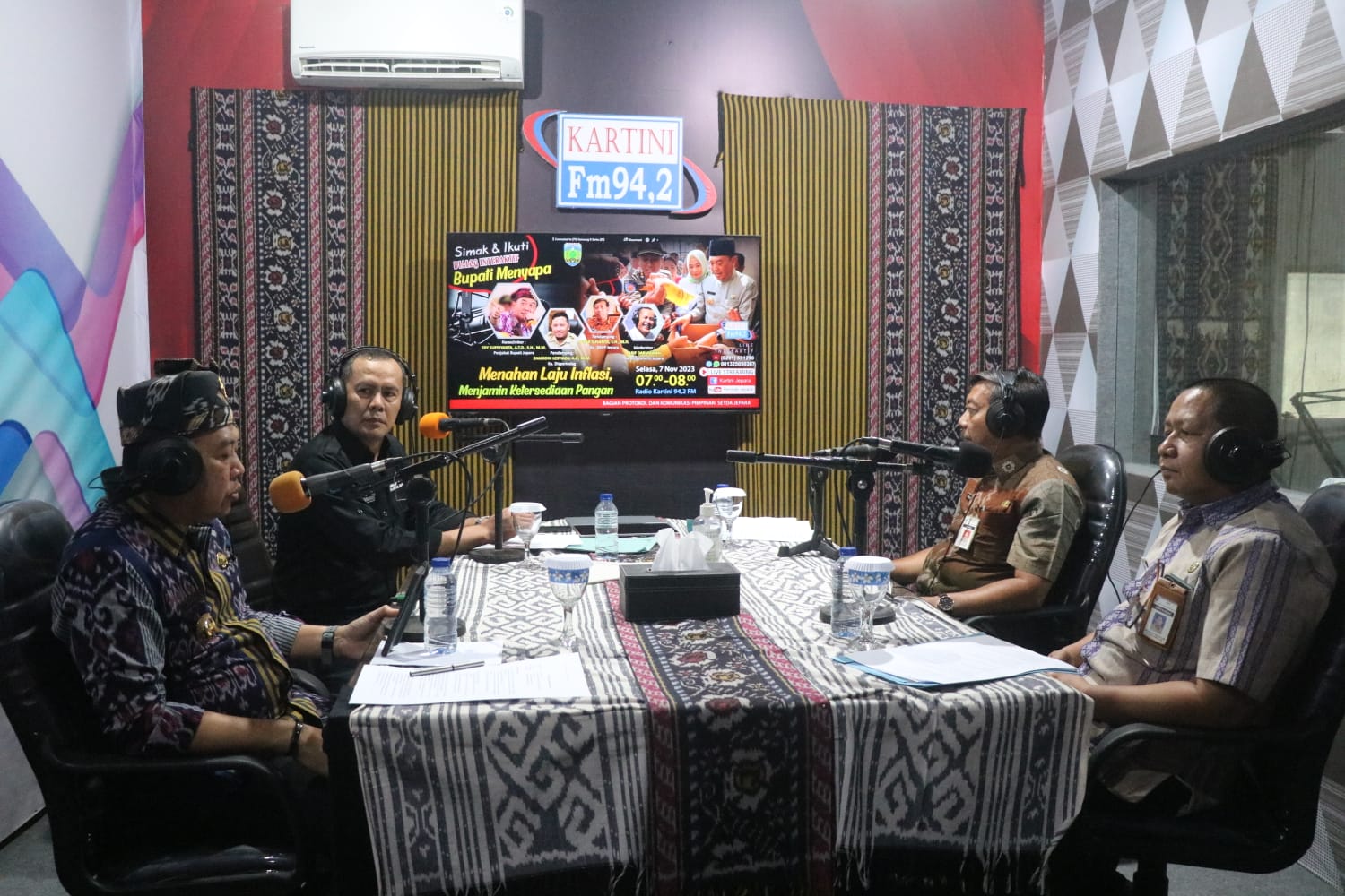 Pj Bupati Jepara Edy Supriyanta, dalam dialog Iinteraktif Bupati Menyapa, di Radio Kartini FM, pada Selasa 7 November 2023.