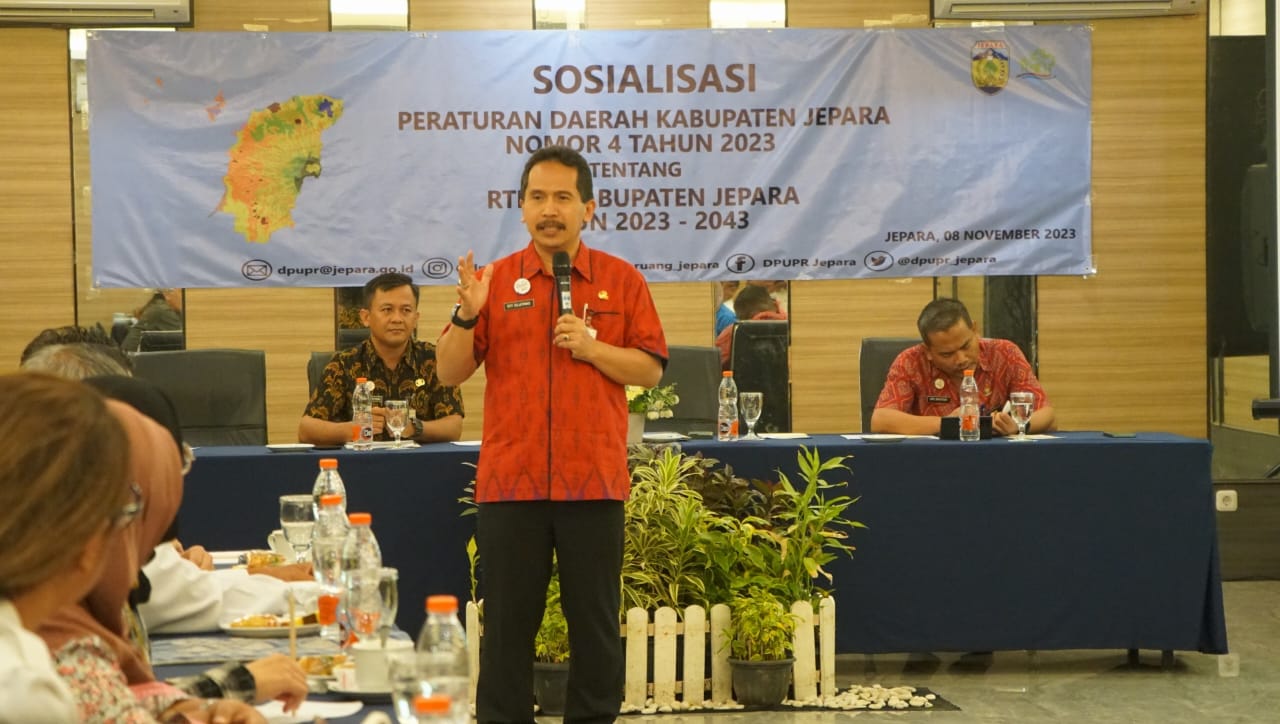 Sekda Jepara, Edy Sujatmiko saat membuka kegiatan tersebut di Hotel D Season, Bandengan pada Rabu (8/11/2023) siang.