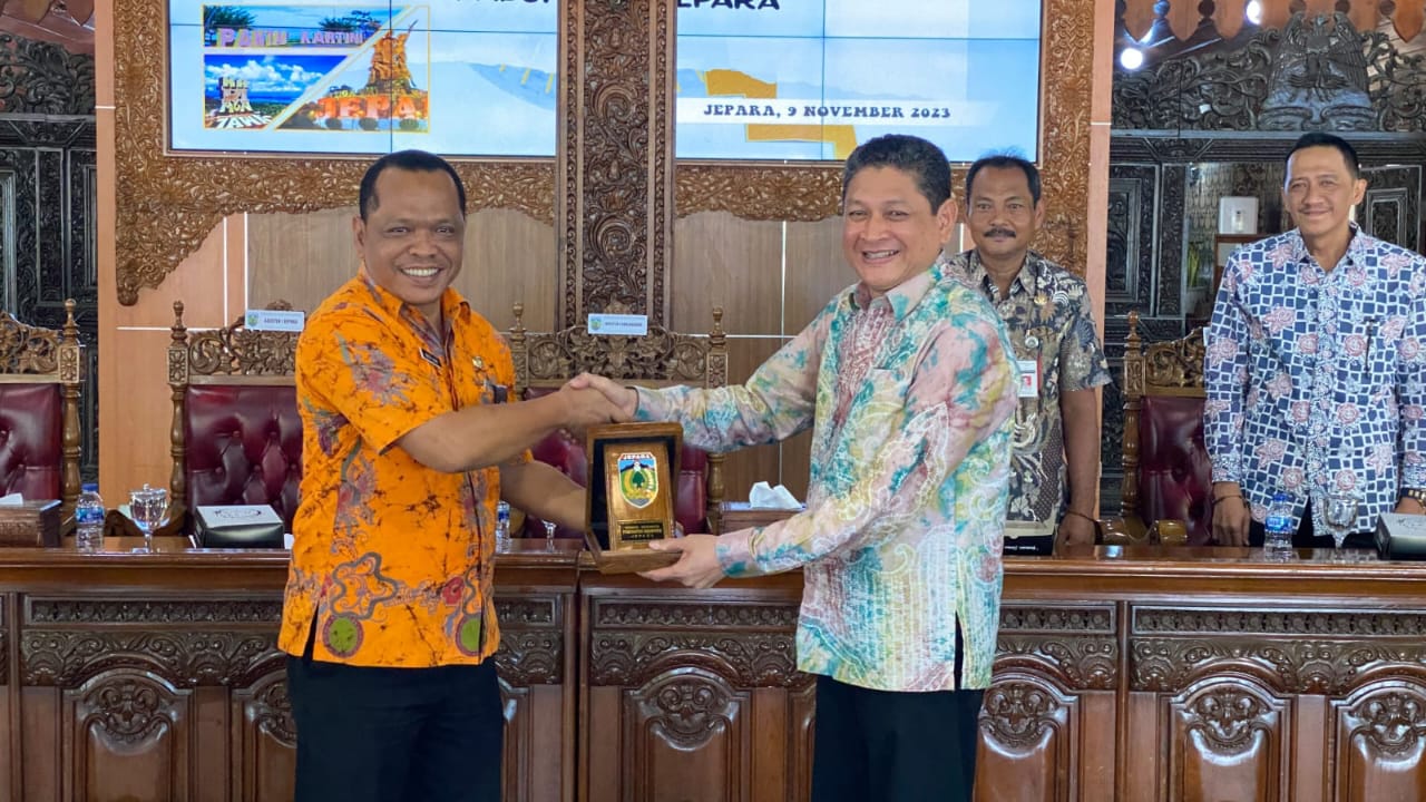 Pemerintah Kota Banjarbaru, Kalimantan Selatan melakukan kunjungan kerja studi tiru forum RT/RW ke Pemerintah Kabupaten Jepara, Kamis, (9/11/2023)