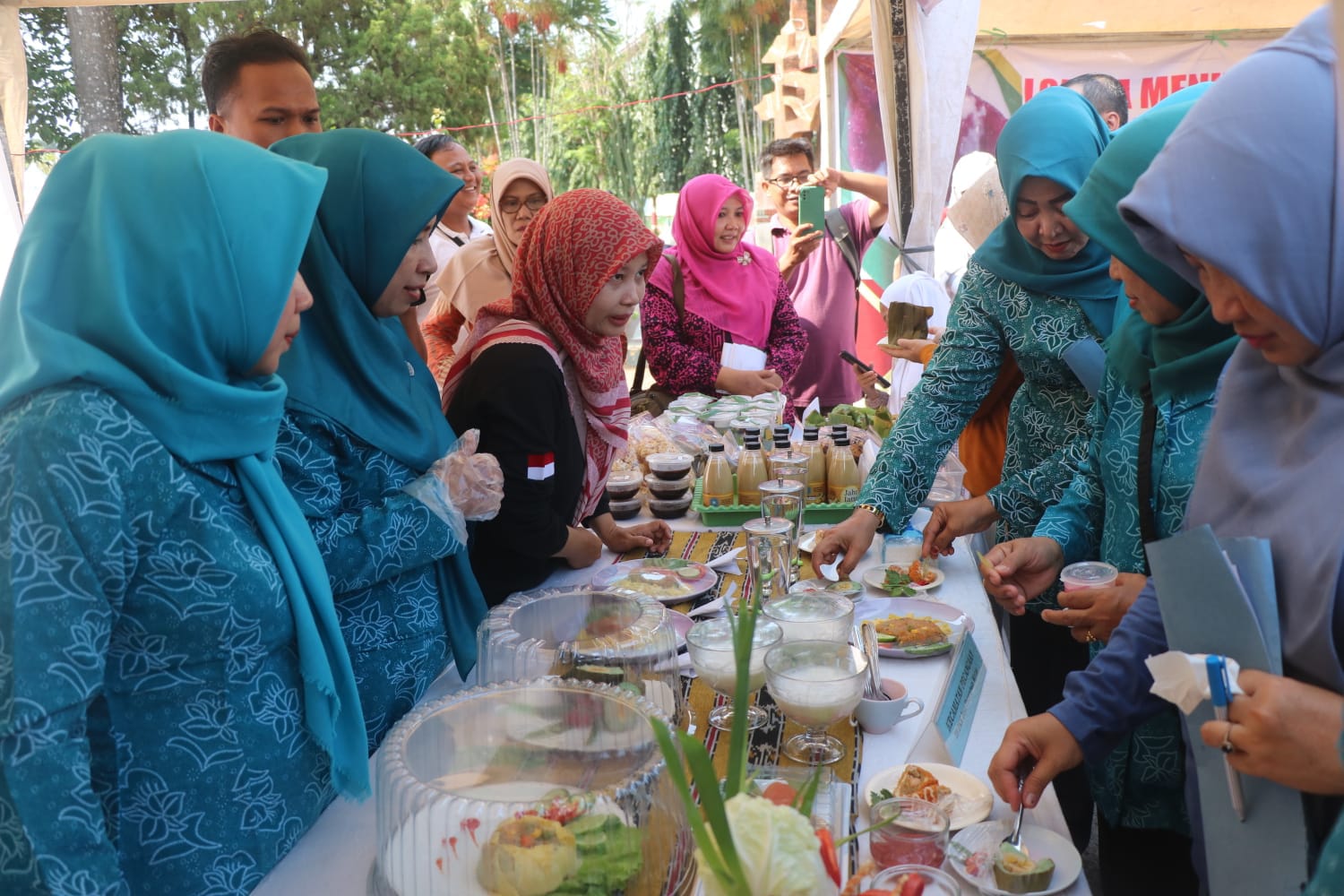 Lomba variasi menu horog-horog dalam Festival Kuliner Tradisional Jepara pada Minggu 12 November 2023