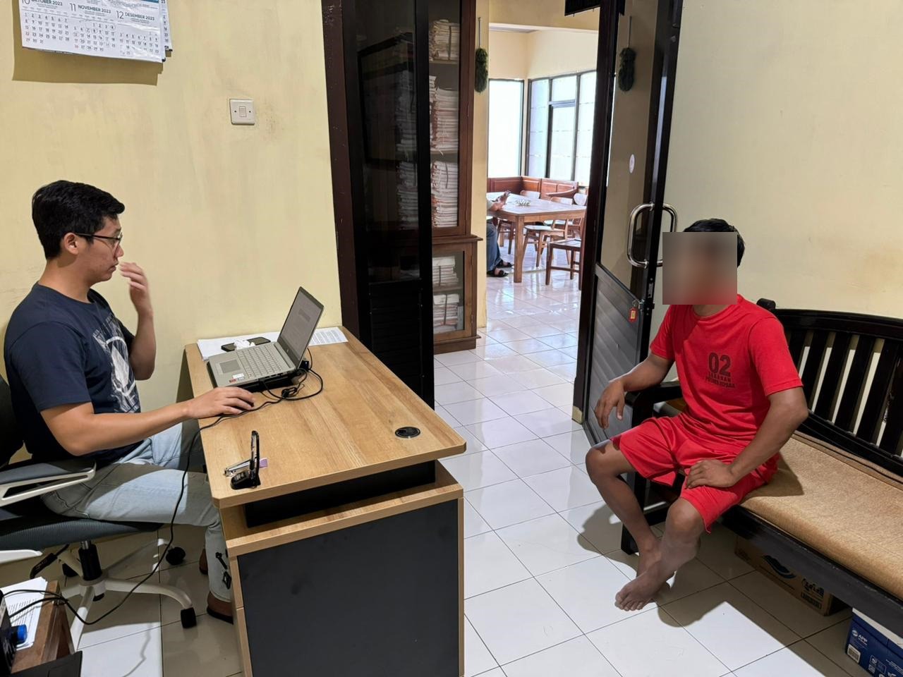Salah satu pemuda yang kedapatan membawa sabu tengah diminta keterangan di Mapolres Jepara (Dok. Polres Jepara)