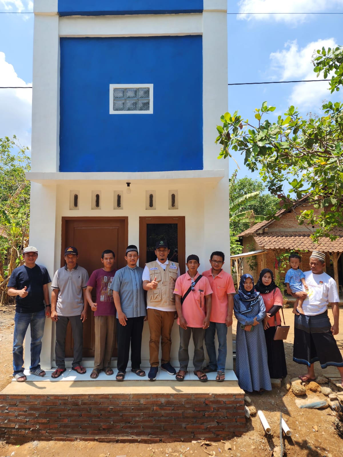 Peresmian operasional sumur bor dan tandon air untuk warga warga di Desa Rajekwesi, Kecamatan Mayong, Jepara oleh Ketua DPRD Jepara Gus Haiz pada Selasa (21/11/2023) (Istimewa)