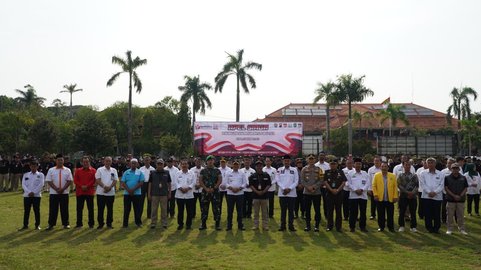 Apel Siaga Pengawasan Tahapan Kampanye Pemilu 2024 yang diinisiasi Badan Pengawas Pemilu (Bawaslu) Kabupaten Jepara di Alun-Alun 1, Senin, (27/11/2023) (Diskominfo Jepara)