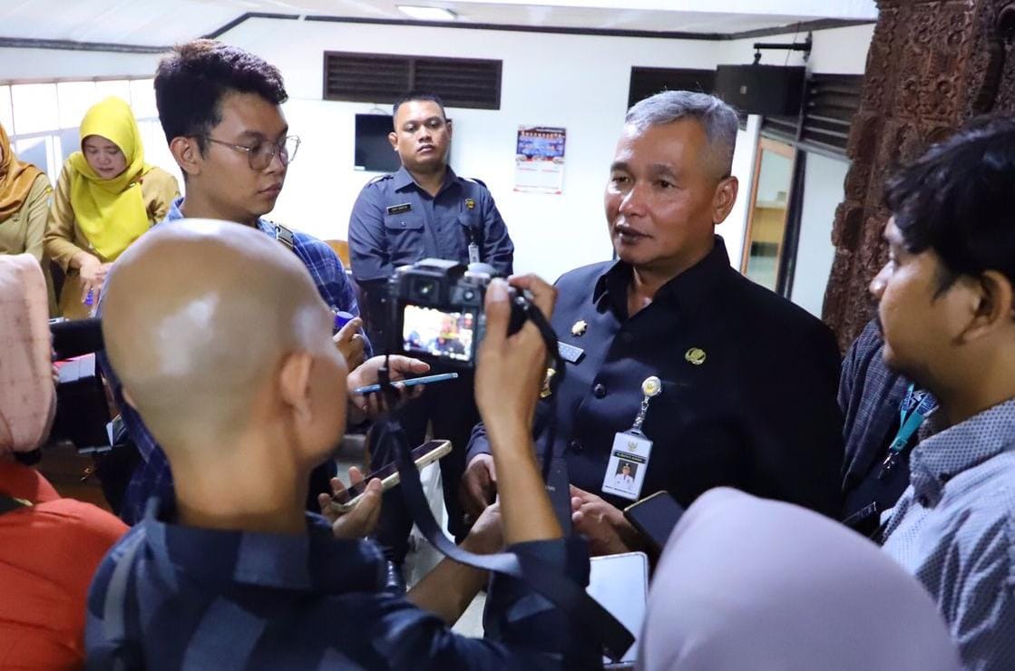 Penjabat (Pj). Bupati Kudus Bergas C. Penanggungan usai mengikuti rapat Paripurna di Gedung DPRD Kudus, Senin (27/11) siang. (Foto:istimewa)