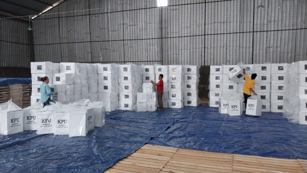 Proses perakitan kotak suara di gudang Tahunan, Jepara (Foto: Medcom.id)