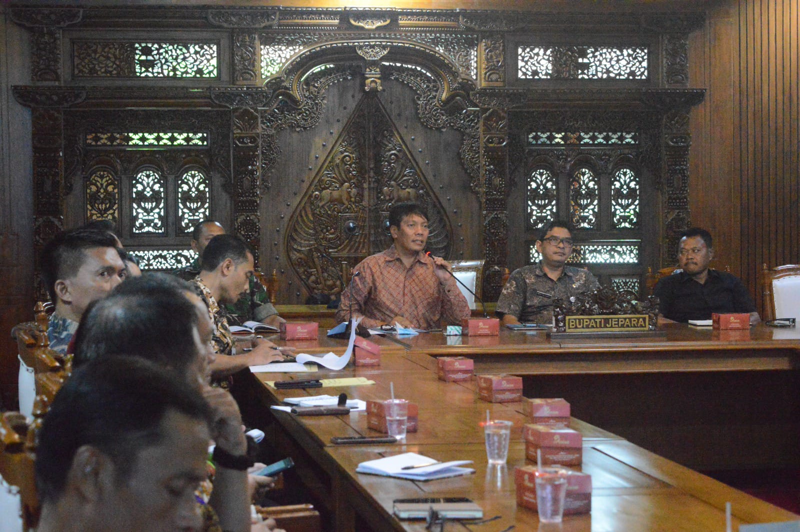 Rapat koordinasi penanganan tambak udang Karimunjawa di ruang Vidcon Setda Jepara, Kamis, (7/12/2023) (Diskominfo Jepara)