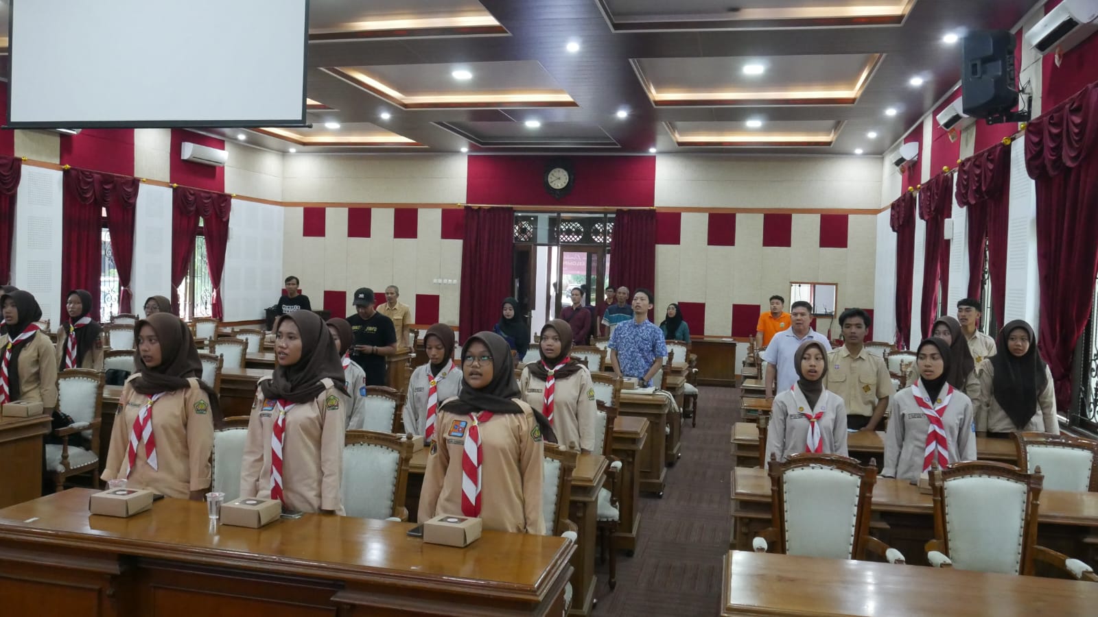 80 Pelajar SMA di Jepara mengikuti sosialisasi bertajuk Literasi Digital Pemilu Bagi Kelompok Muda digelar Persatuan Wartawan Indonesia (PWI) Kabupaten Jepara bersama Komisi Pemilihan Umum (KPU) pada Jumat (15/12/2023) (istimewa)