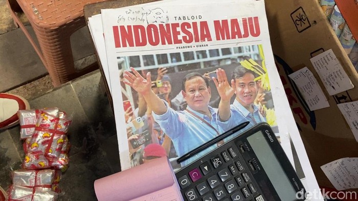 Salah satu Tabloid Indonesia Maju yang tersebar di Pasar Mijen, Kudus (Foto: detikjateng)