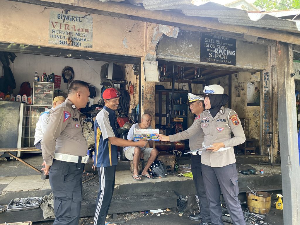Polres Jepara memberikan sosialisasi terhadap bengkel sepeda motor dan knalpot di wilayah Kabupaten Jepara, Kamis (4/1/2024) (Istimewa)