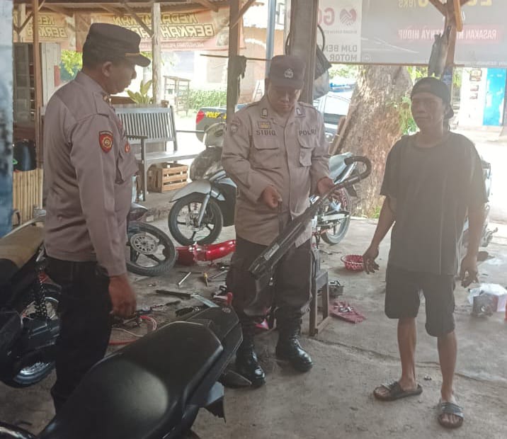 Polsek Jepara Kota melakukan sosialisasi larangan knalpot brong di Kecamatan Kota, Sabtu (6/1/2024) (Dok. Polsek Jepara Kota)