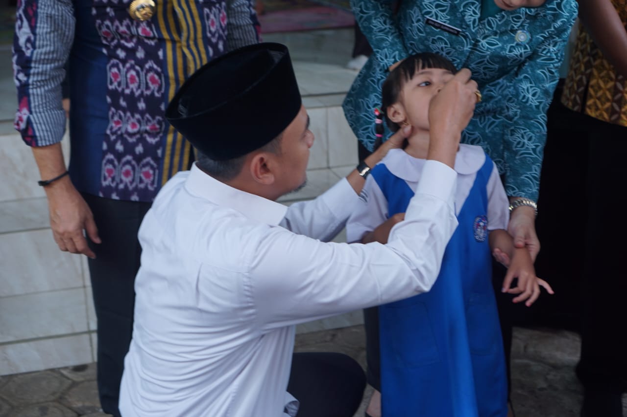 Ketua Dewan Perwakilan Rakyat Daerah (DPRD) Kabupaten Jepara Haizul Maarif dalam acara Sub PIN Polio di Madrasah Diniyah Hidayatus Shoghirin, Senenan, Kecamatan Tahunan, Kabupaten Jepara, Selasa (16/1/2023) (Istimewa)