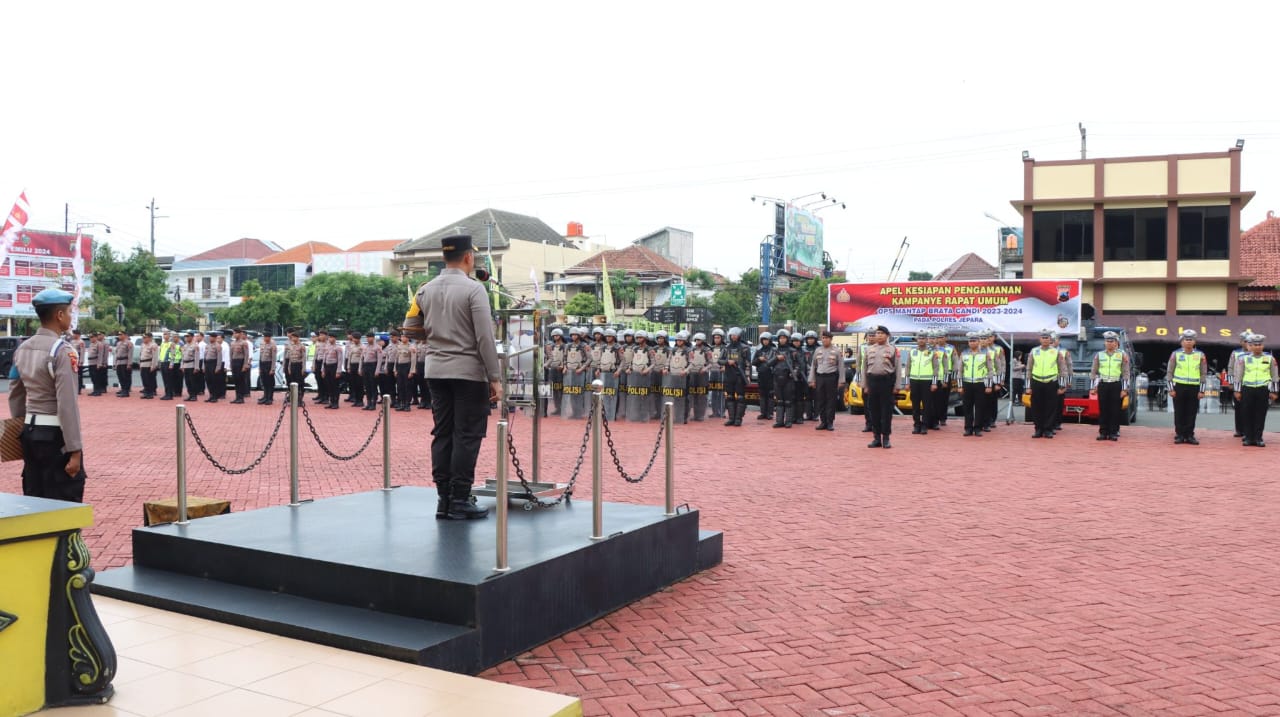 Apel gelar pasukan yang di laksanakan di Lapangan Apel Mapolres Jepara, sebagai persiapan tahap kampanye dan rapat umum, Minggu (21/1/2024) (Dok. Polres Jepara)