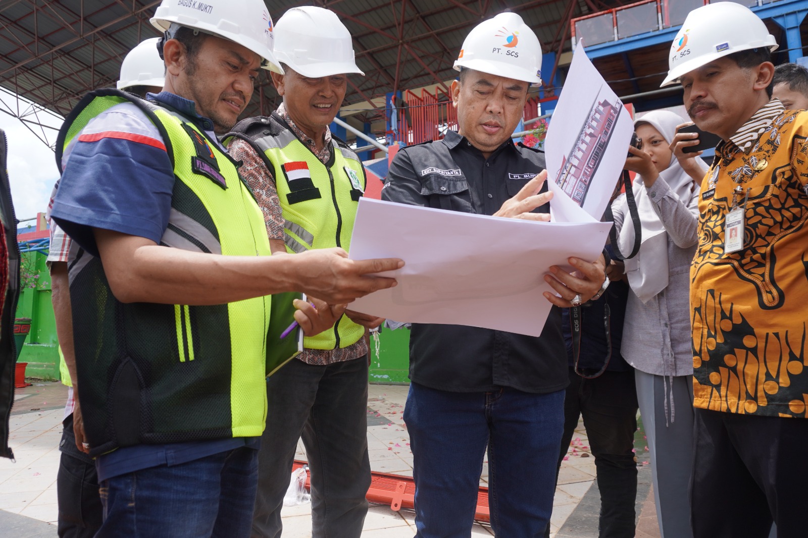 Pj. Bupati Jepara H. Edy Supriyanta, bersama Sekda Jepara dan OPD terkait melakukan pengecekan langsung progres renovasi stadion kebanggaan tim berjuluk Laskar Kalinyamat tersebut, Kamis (25/11/2024)