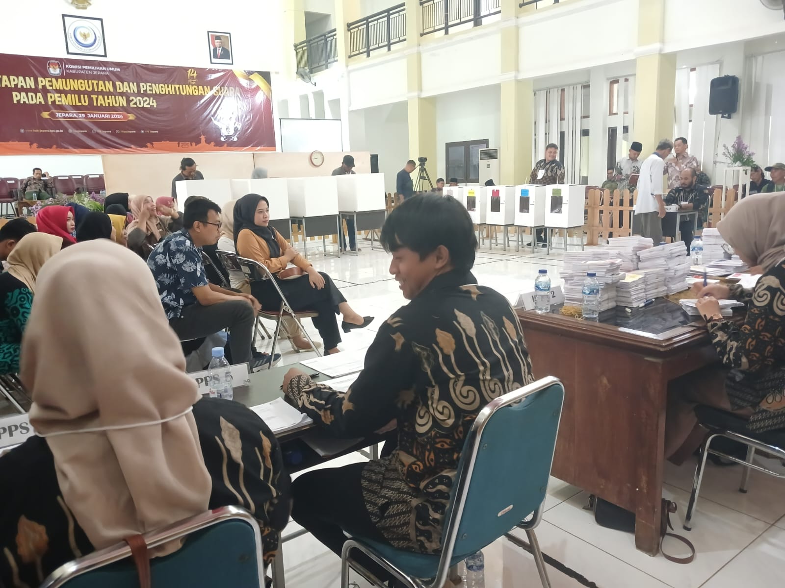 Simulasi Pemilu digelar pada Senin (29/1/2024) di Balai Besar Perikanan Budidaya Air Payau (BBPBAP) Jepara, diikuti 270 daftar pemilih tetap di Desa Bulu (KlikFakta/Nur Ithrotul Fadhilah)