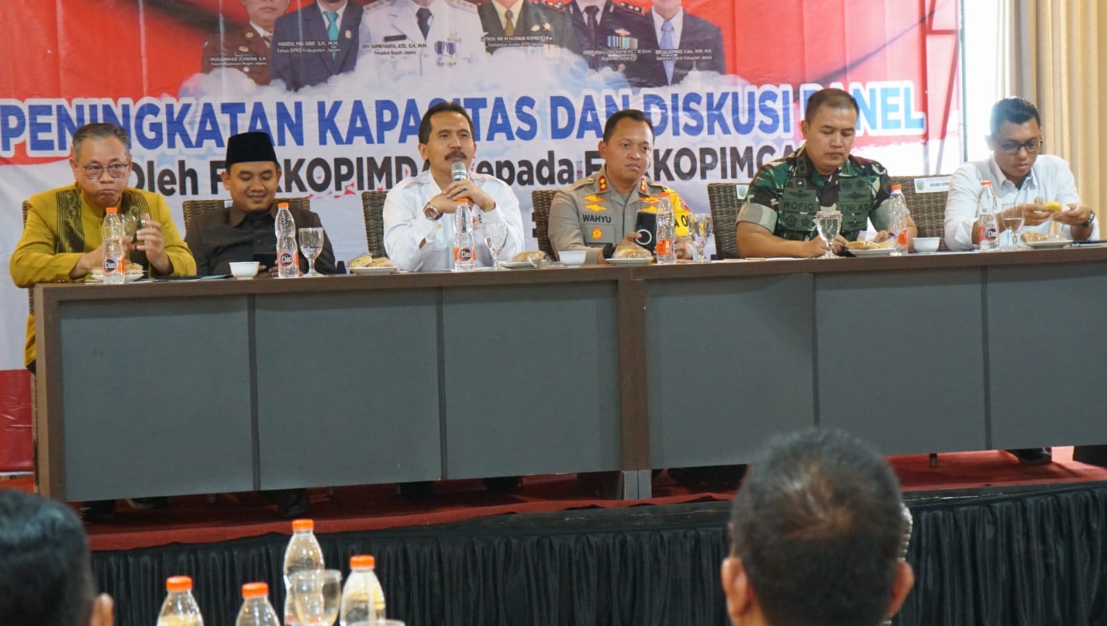 Forum Peningkatan Kapasitas dan Diskusi Panel oleh Forkopimda kepada Forkopimcam ini bertemakan “Cipta Kondisi Wilayah Menghadapi Pemilu 2024” di Ono Joglo Bandengan, Jepara, pada Rabu (31/1/2024) siang (Bakopi Jepara)