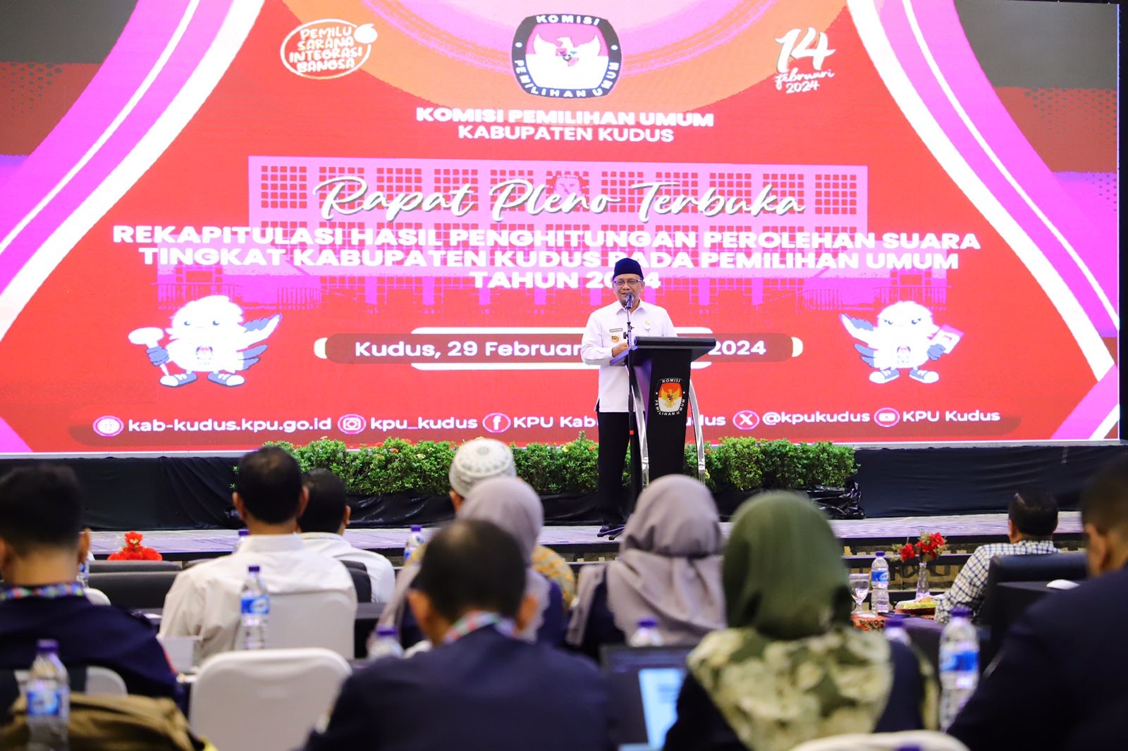 Pj Bupati Kudus menghadiri rapat pleno terbuka perhitungan perolehan suara Pemilu tingkat Kabupaten Kudus bersama Forkopimda Kudus di Hotel Griptha, Kamis (29/2)