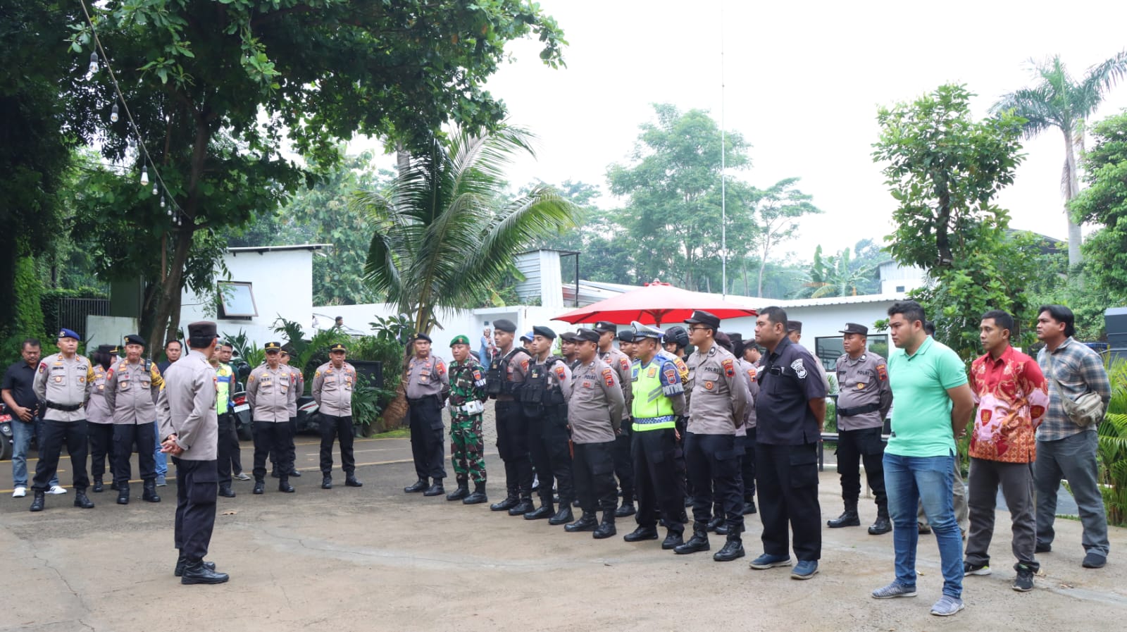ebanyak 208 personel gabungan TNI dan Polres Jepara mengamankan rapat pleno rekapitulasi suara Pemilu 2024 di tingkat Kabupaten Jepara (Istimewa)
