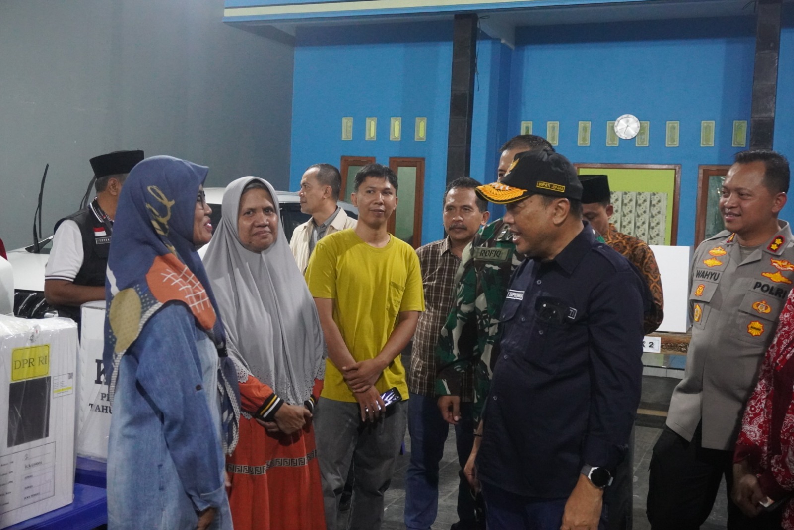 Pj. Bupati Jepara, Edy Supriyanta melakukan kegiatan monitoring menjelang hari H pelaksanaan Pemilu 2024 di Kabupaten Jepara dengan mengunjungi beberapa Tempat Pemungutan Suara (TPS)