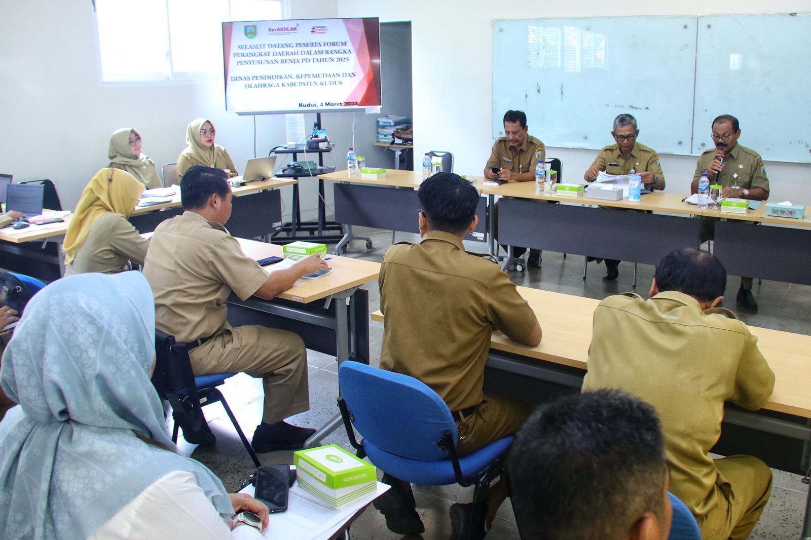 Forum Perangkat Daerah dalam rangka penyusunan Rencana Kerja Perangkat Daerah (Renja PD) 2025 berlangsung di Pusat Belajar Guru (PBG) Kudus, Senin (4/3/2024) (Diskominfo Kudus)