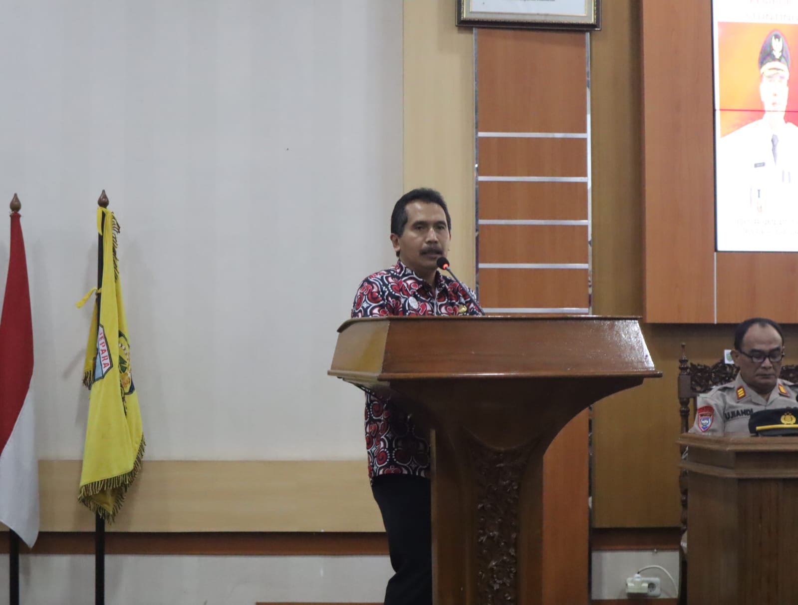 Ketua Tim Percepatan Penanganan Stunting (TPPS) Kabupaten Jepara Edy Sujatmiko saat memberi materi dalam kegiatan Rembuk Stunting yang berlangsung pada Kamis (14/3/2024) di Gedung Ratu Shima, Jepara