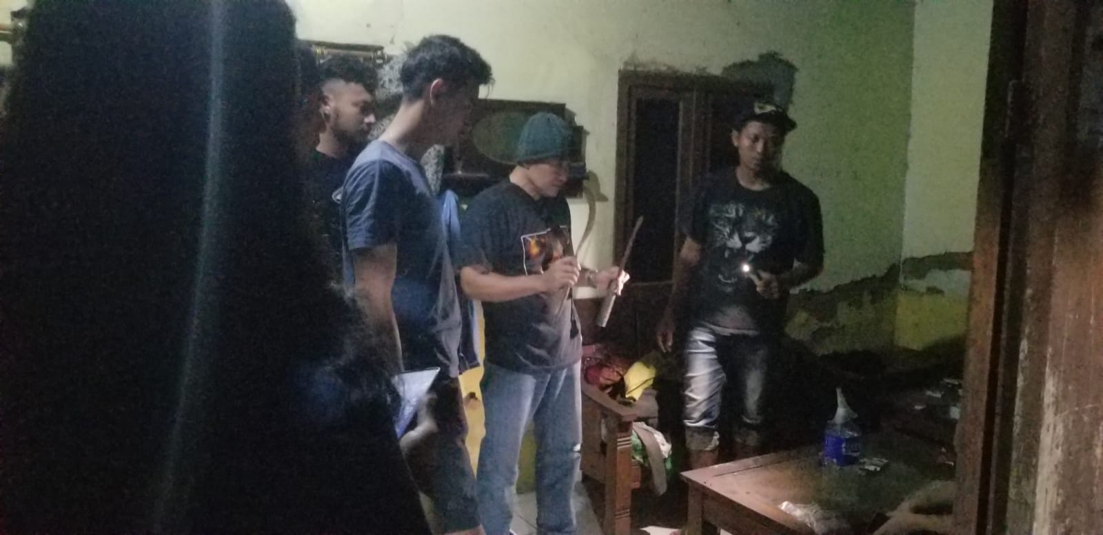 Aparat Polres Jepara mengamankan pelaku begal beserta barang bukti senjata tajam pada Minggu (24/3/2024) pukul 01.00 WIB di Kecamatan Nalumsari (Polres Jepara)