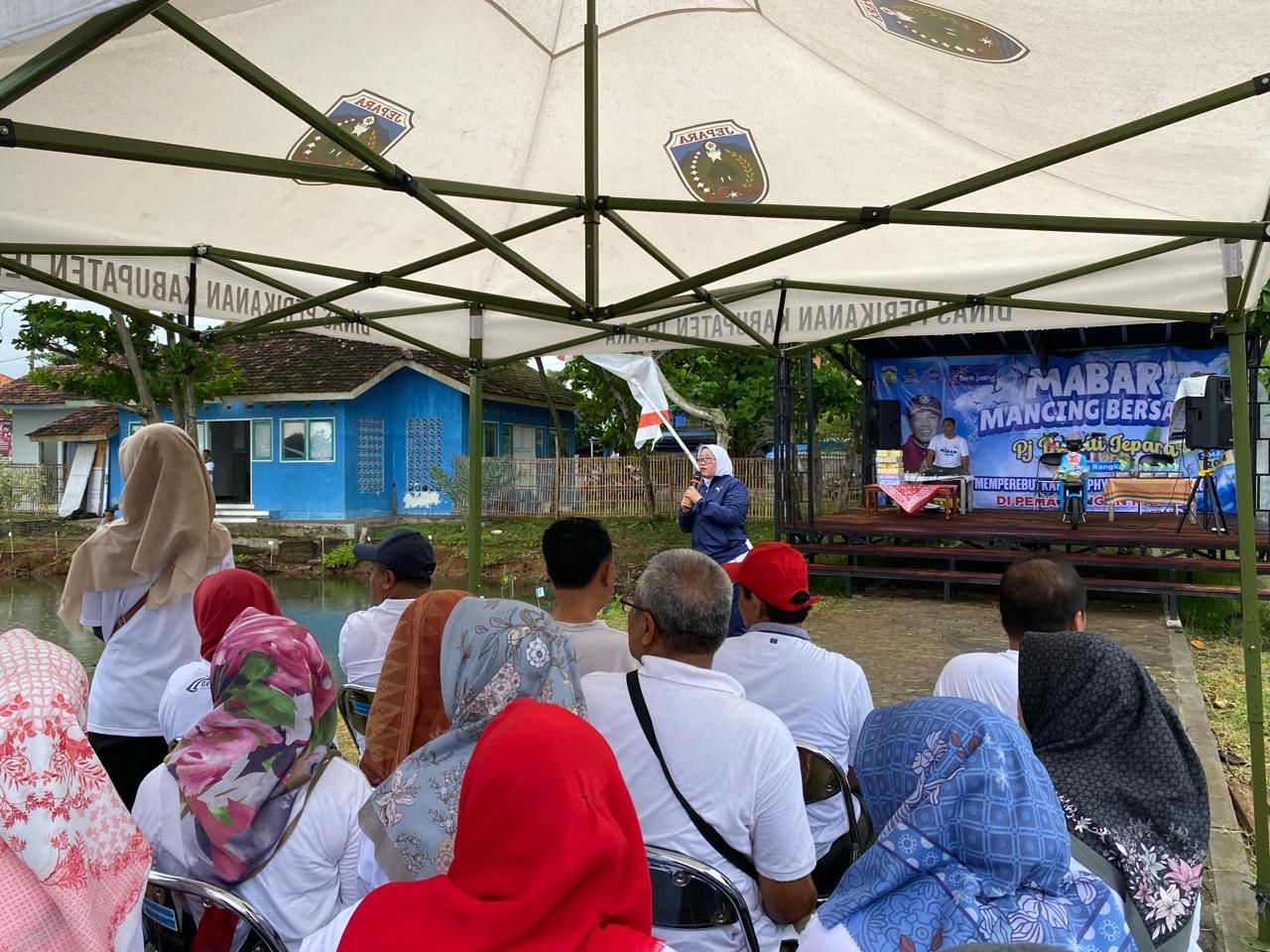 Turnamen Mancing Piala Bupati Cup 2024 Jepara terlihat meriah, antusiasme peserta membeludak.