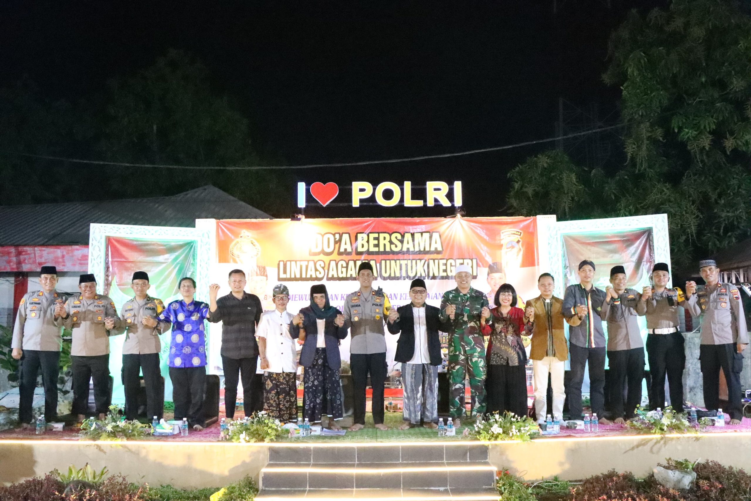 ‘Doa Bersama Lintas Agama Untuk Keamanan Dan Kedamaian Negeri’ yang digelar Polres Jepara di Taman Mapolres Jepara, Kamis (25/4/2024) malam