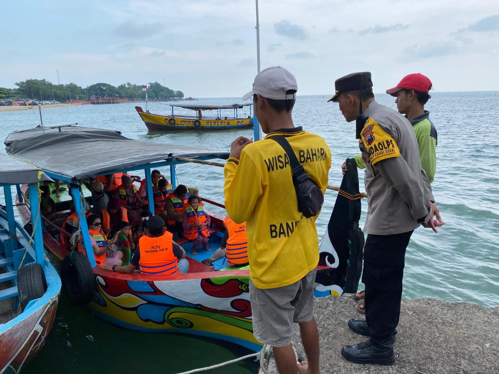 Kepolisian Resor (Polres) Jepara mulai menggencarkan patroli di objek wisata di Kabupaten Jepara di musim libur lebaran, Kamis (11/4/2024)