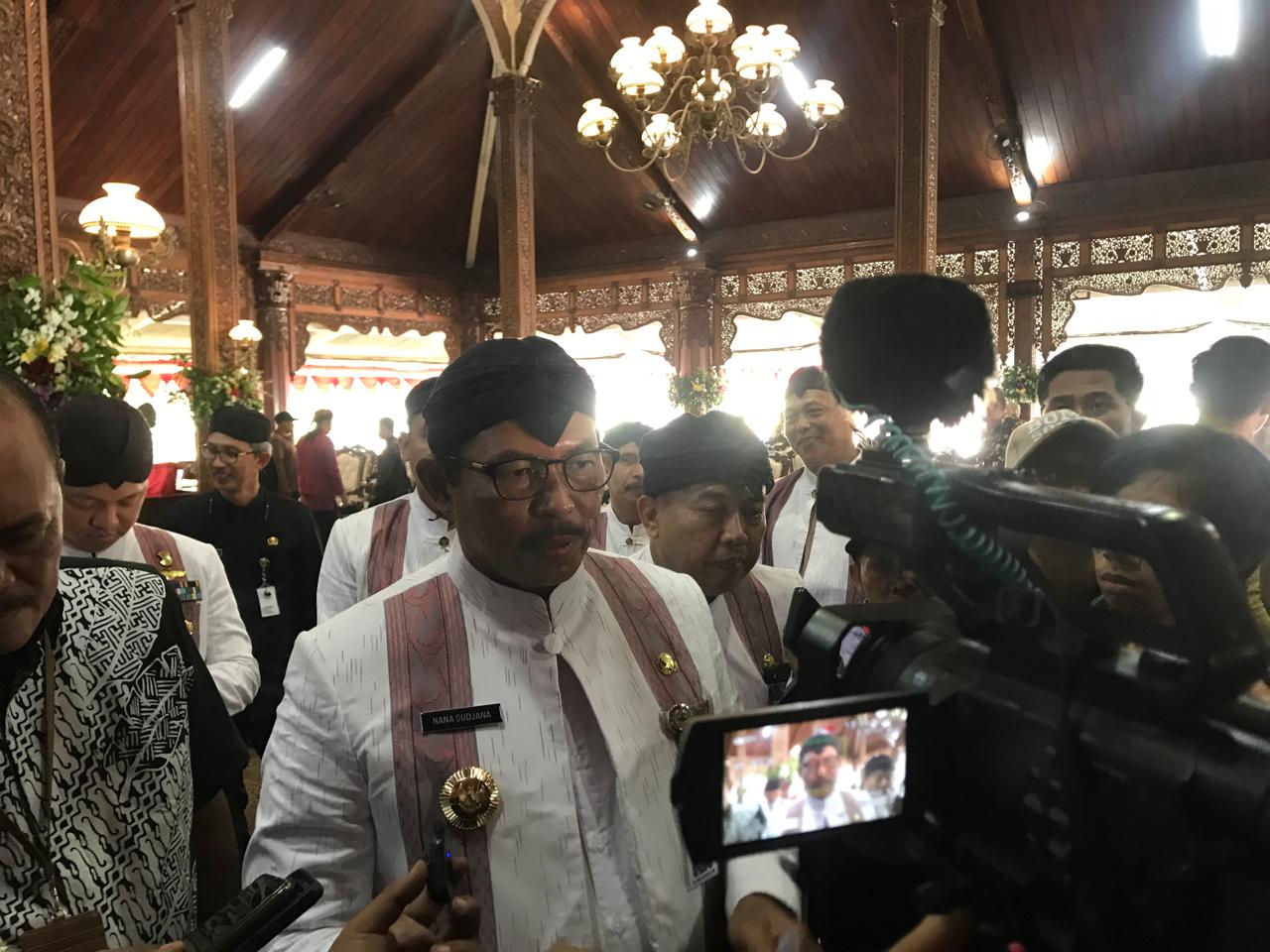 Pj Gubernur Jateng Nana Sudjana saat kunjungan kerja di Pendopo R A Kartini, Kabupaten Jepara, Kamis (18/4/2024)