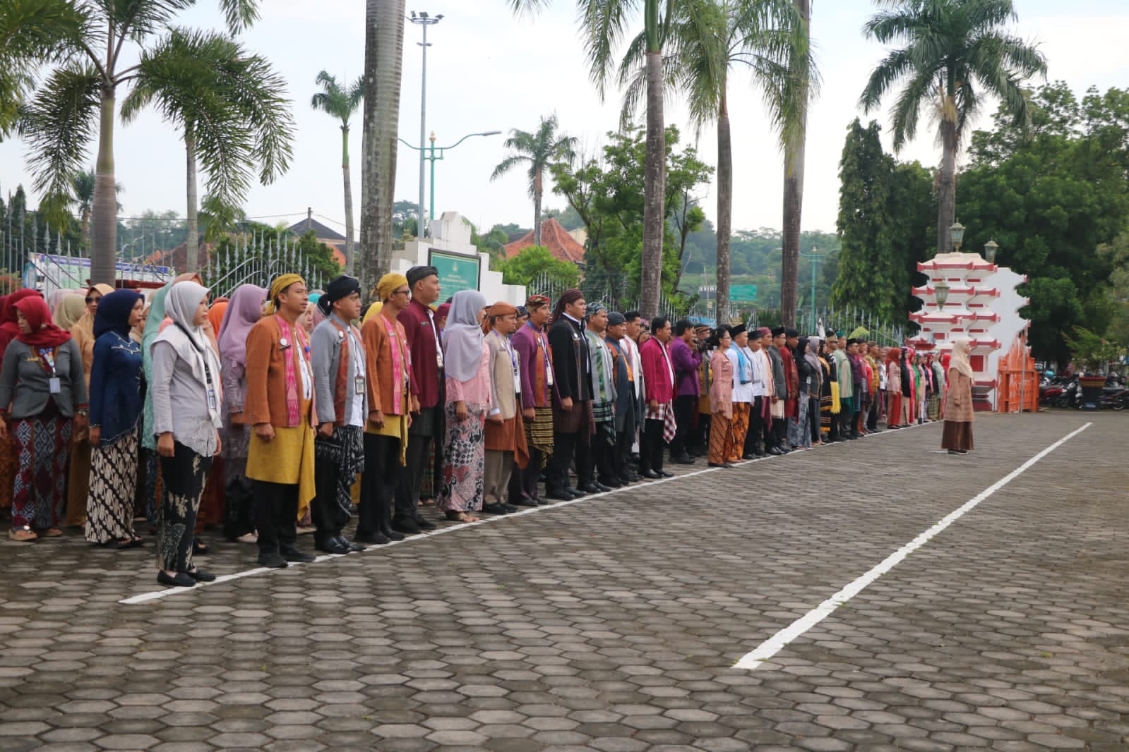 Pemerintah Kabupaten Jepara (Pemkab) Jepara menggelar upacara Peringatan ke-135 Hari Kartini di halaman Sekretariat Daerah Jepara, Senin (22/4/2024)