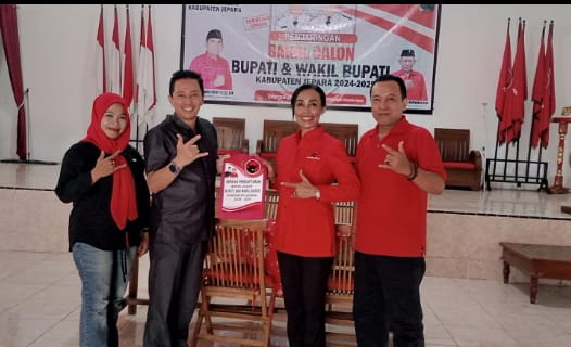 Pengusaha properti, Farizal Adib mengikuti pendaftaran dan penjaringan bakal calon bupati Jepara periode 2024-2029 lewat Partai Demokrasi Indonesia Perjuangan (PDIP) Jepara